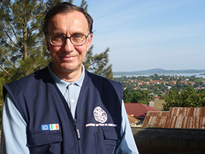 Il professor Roberto Cauda in missione in Uganda
