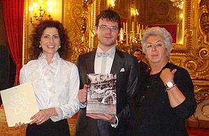 Gianfranco Gentile tra Luisa Todini, presidente del Comitato Leonardo, e Rita Airaghi, direttrice della Fondazione Ferré