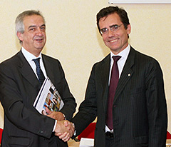 L'accordo tra il rettore Lorenzo Ornaghi e il presidente dell'ordine di commercialisti di Milano Alessandro Solidoro