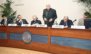 Da sinistra: Stefano Baia Curioni, Lorenzo Ornaghi, monsignor Sergio Lanza, monsignor Angelo Bazzari, Edoardo Bressan, Daniele Bardelli