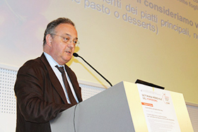 Il professor Lorenzo Morelli nel suo intervento al convegno sul pomodoro promosso dalla sede di Piacenza a Expo 2015