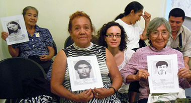 Annalisa Zamburlini con le madri dei Desaparecidos di El Salvador