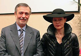 La poetessa Patrizia Valduga con il professor Giuseppe Langella in aula Pio XI prima dell'incontro del Salotto letterario