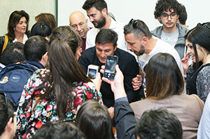 Milano, 15 aprile 2015. Javier Zanetti avvolto dall'affetto degli studenti dell'Università Cattolica