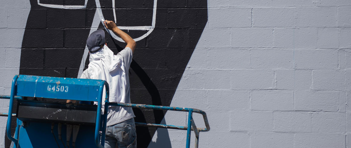 Murales con il medioevo negli occhi. Ecco Basik, l’autore delle nuove icone Unicatt