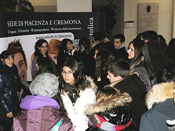 Allo stand prima dell'Open day_4 febbraio 2010