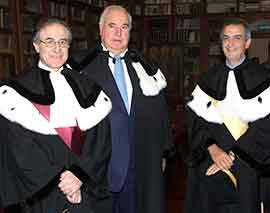 Da sinistra: il preside della facoltà di Scienze politiche Alberto Quadrio Curzio, il cancelliere Helmut Kohl e il rettore Lorenzo Ornaghi