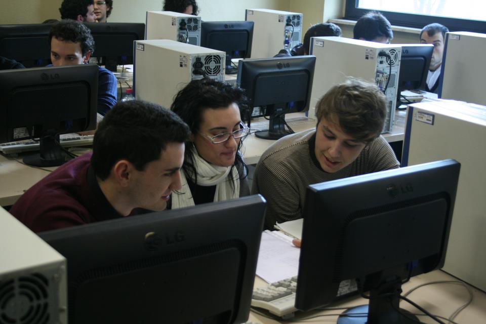 Filippo Masci (il terzo da sinistra) alla prova con due colleghi