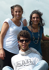 Francesco Leo in Uganda con le sue compagne di esperienza