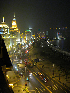 49.	La vista del Bund, la passeggiata elegante in stile coloniale sul fiume Huangpu, che è uno dei luoghi simbolo di Shanghai