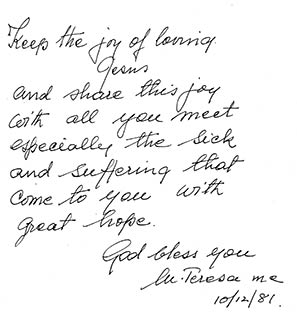 Il messaggio autografo scritto da Madre Teresa sul libro degli ospiti della sede di Roma della Cattolica il 10 dicembre 1981