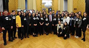I ragazzi di Youth Ambassador con il vicepresidente della Camera dei Deputati Ettore Rosato