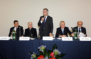 Il tavolo dei relatori. Da sinistra: Magris, Crociata, Ornaghi, Bazoli, Campiglio