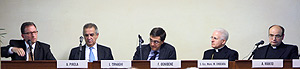 Il tavolo dei relatori al convegno su Cura e assistenza_26 ottobre 2011_cripta aula magna_Universtà Cattolica