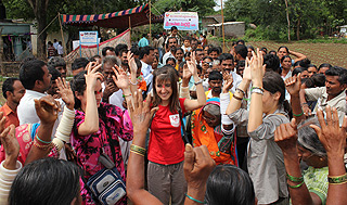 Scene di felicit&agrave;. La festa per Francesca Tammeleo (al centro) e le sue compagne di viaggio