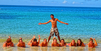 Mariagrazia in spiaggia con gli amici