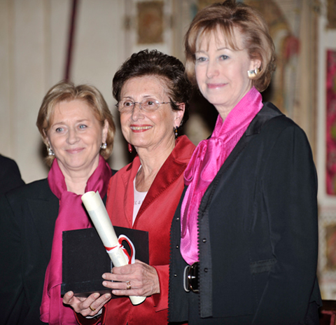 Da sinistra: l'assessore alla Famiglia, Scuola e Politiche sociali MARIOLINA MOIOLI, la preside della facoltà di Psicologia EUGENIA SCABINI e il sindaco di Milano LETIZIA MORATTI (foto Gianni Congiu per gentile concessione del Comune di Milano)