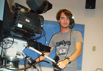 Federico Necchini in uno studio televisivo americano