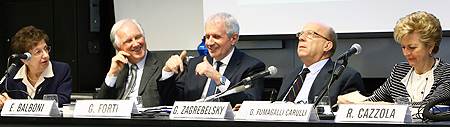 Alcuni dei relatori alla presentazione del volume. Da sinistra: Anna Maria Cascetta, Enzo Balboni, Gabrio Forti, Gustavo Zagrebelski, Ombretta Fumagalli Carulli