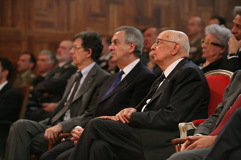 Milano, 14 maggio 2012. Il Capo dello Stato Giorgio Napolitano in Aula Magna, con i ministri Lorenzo Ornaghi e Piero Giarda