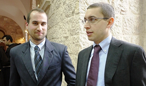 Alessandro Tedesco (a sinistra) con Luca Rivali all'inaugurazione della nuova sede della Biblioteca francescana di Terrasanta