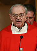 Monsignor Sergio Lanza durante la messa in preparazione al Natale il 13 dicembre
