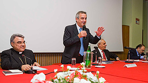 Il convegno di presentazione del volume "Una ragionevole fede". Da sinistra monsignor Marcello Semeraro, Lorenzo Ornaghi, Marcello Pera e Armando Torno