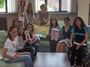 Le ragazze del Paolo VI durante uno dei laboratori del progetto Portrait