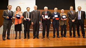 I vincitori del Premio FamigliaLavoro con il presidente della Regione Lombardia