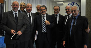Romano Prodi con alcuni amici e compagni di collegio